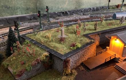 Modellbahn Servo Überbau am Stahlwerk